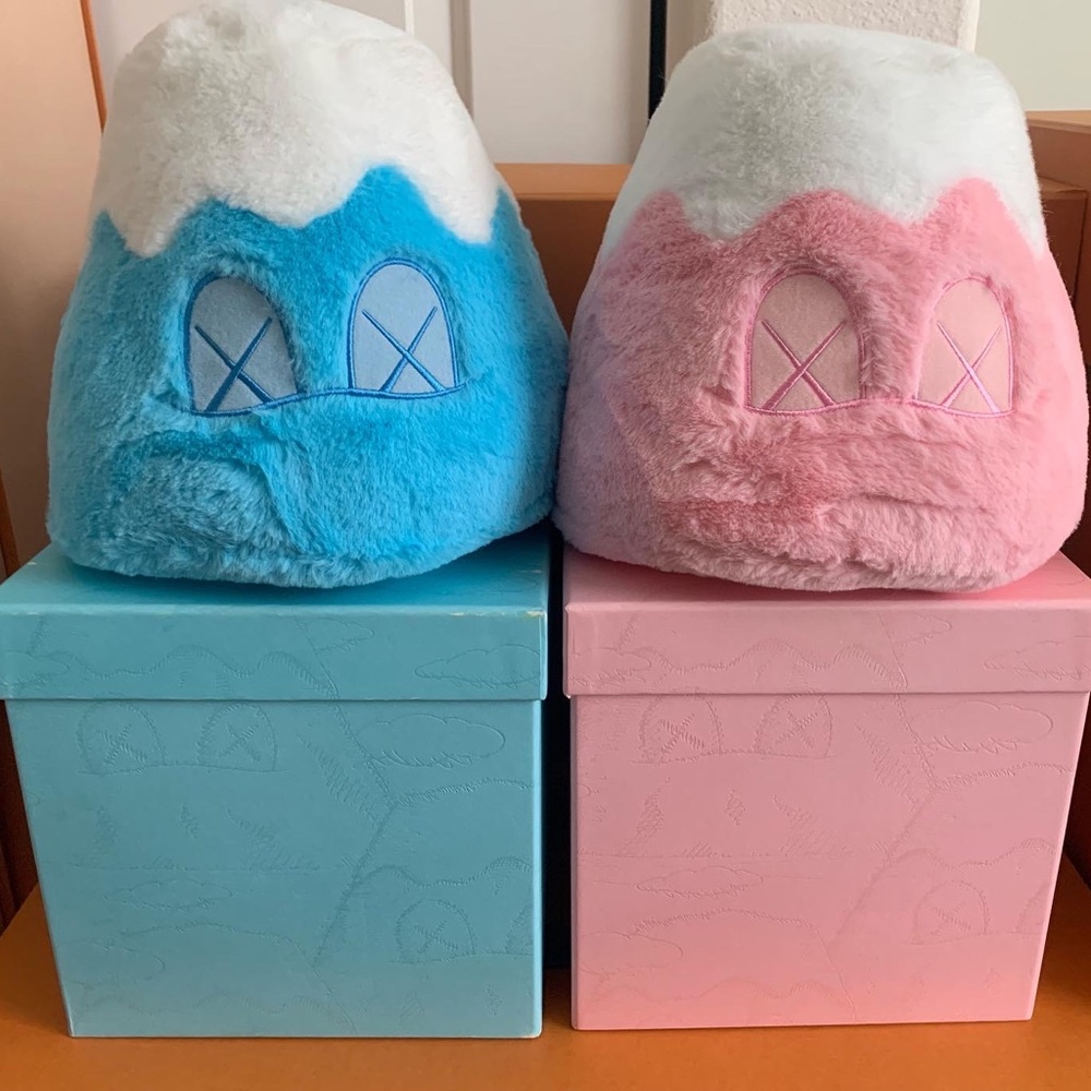 KAWS holiday Japan Mount Fuji Plush (Pink And Blue) Bundle
